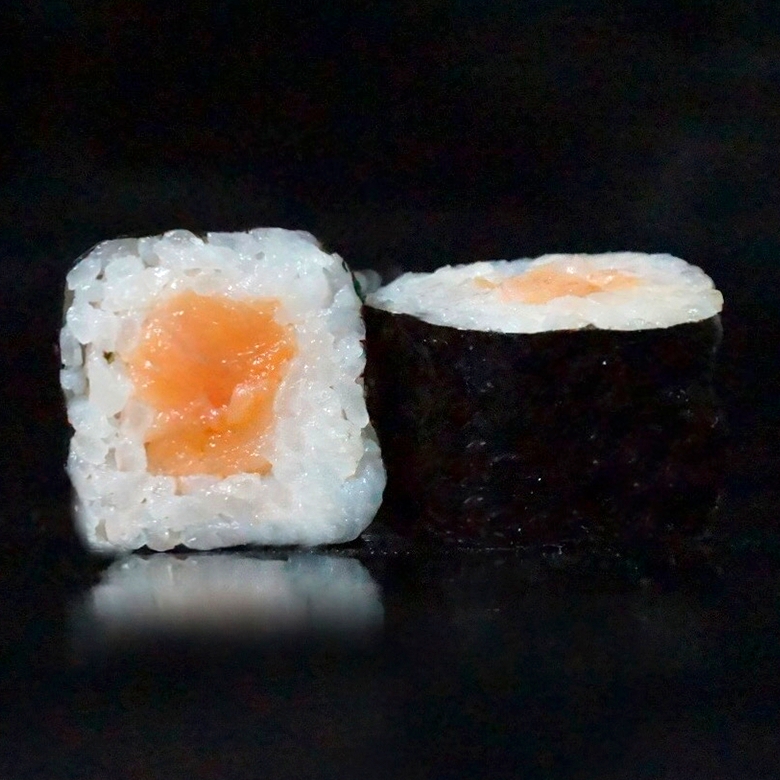 Маки с лососем